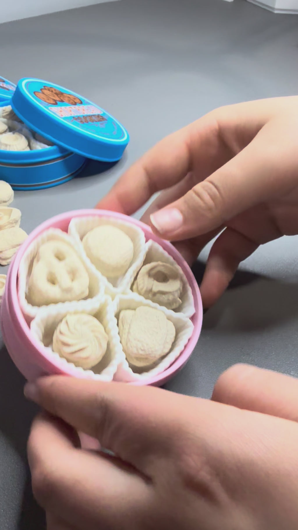 Yummy Clicky Cookie Tin
